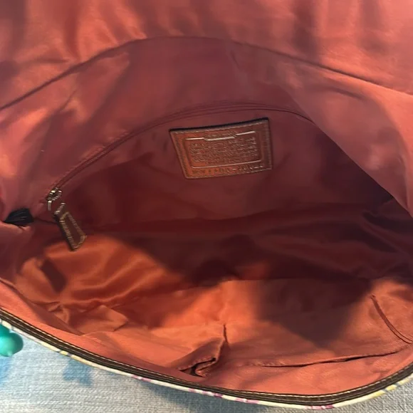 Coach multicolored pastel hobo shoulder bag/ crossbody. Style : 19020 - Picture 10 of 17